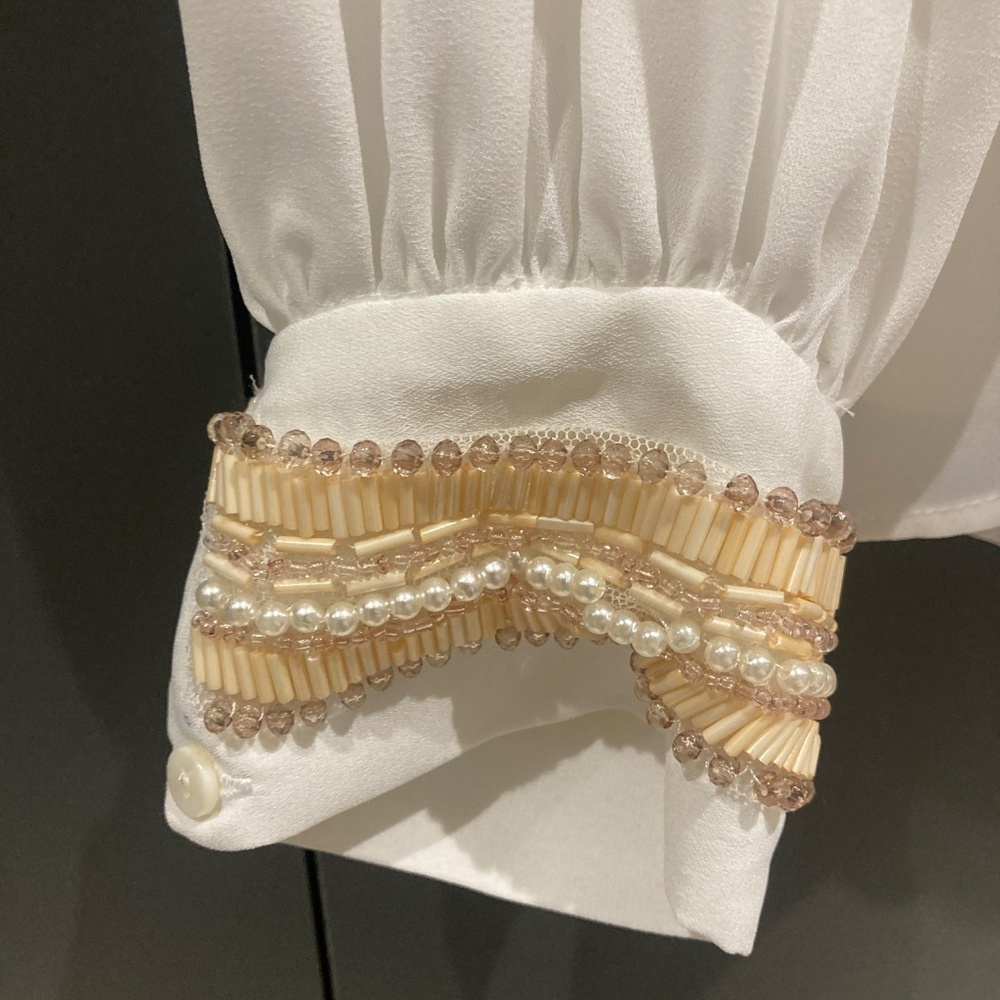 White blouse - Picture 4 of 4